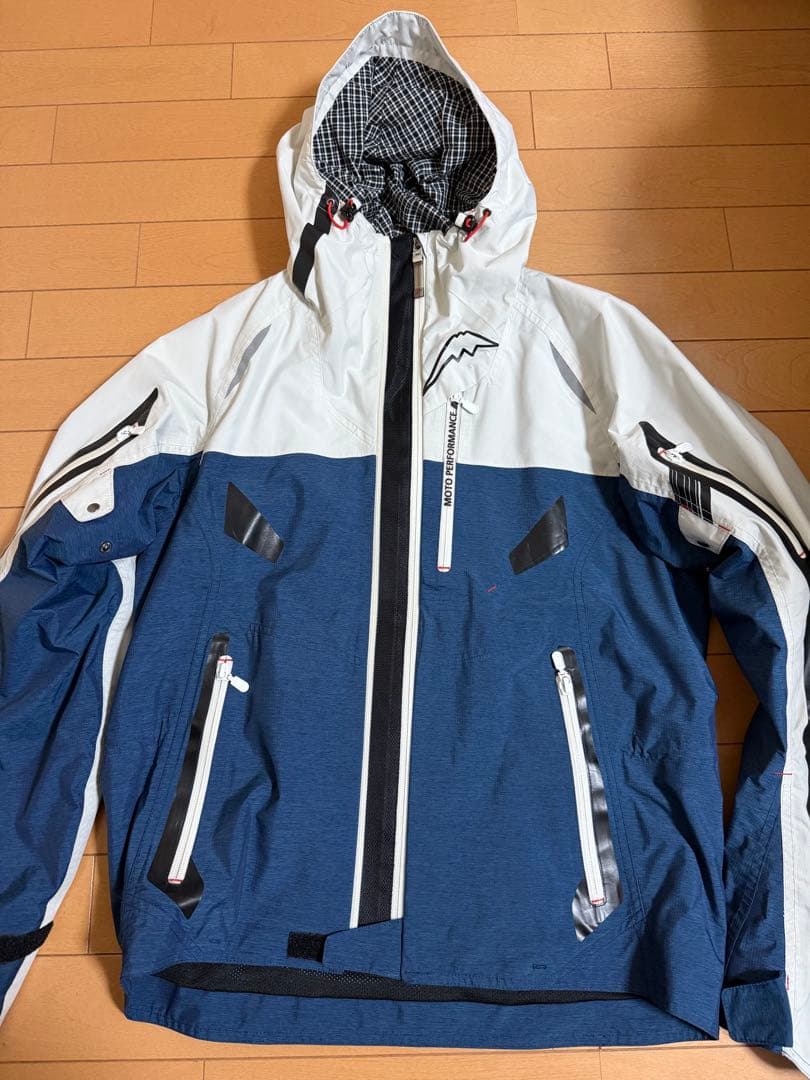 クシタニK-2381 アメニタジャケット サイズ：L、色はネイビーです。