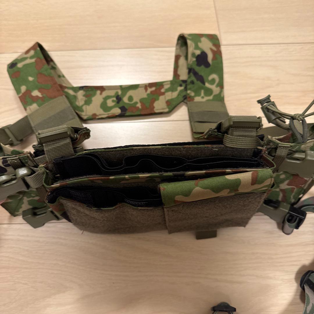 迷彩 チェストリグ　3連インサート3つ付きChase Tactical