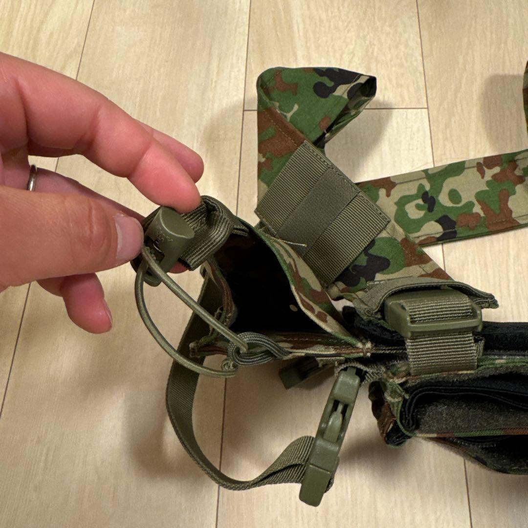 迷彩 チェストリグ　3連インサート3つ付きChase Tactical