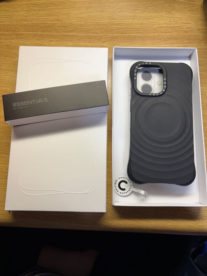 CASETiFY ウェーブ シリコン iPhone 16 ケース ブラック