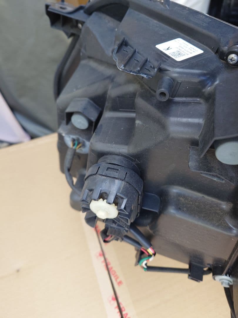 トヨタ純正　ZRR80W　ヴォクシー　後期　右LEDヘッドライト