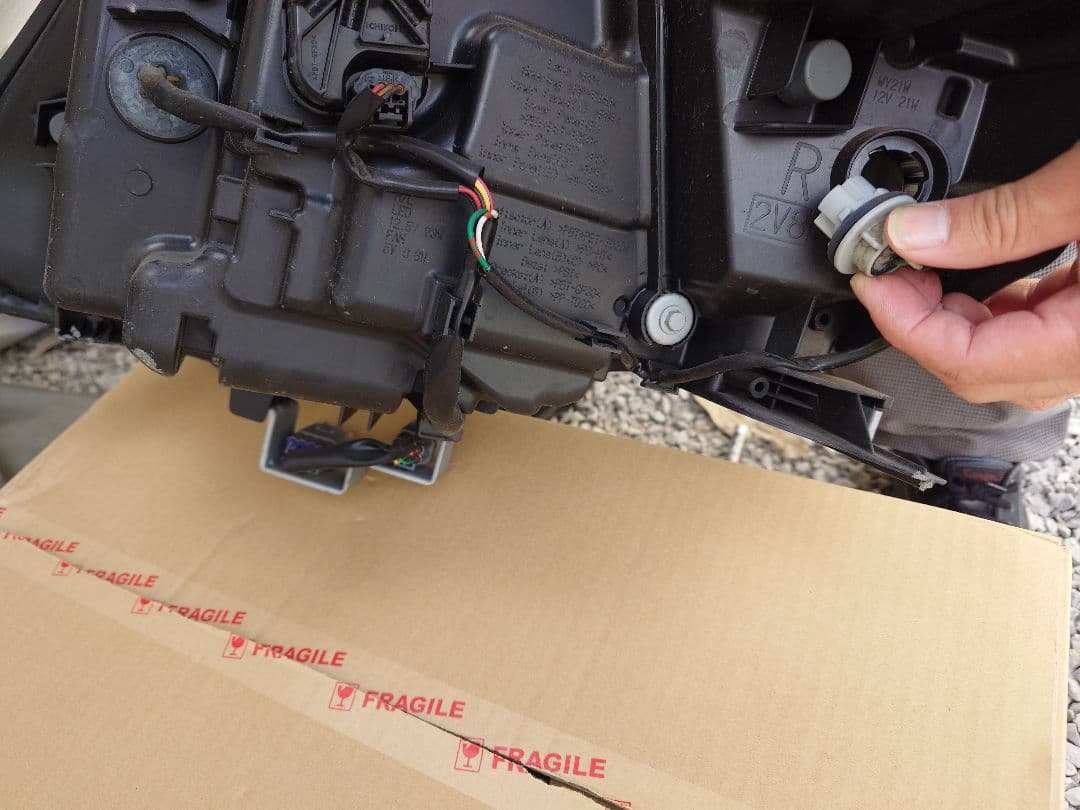 トヨタ純正　ZRR80W　ヴォクシー　後期　右LEDヘッドライト