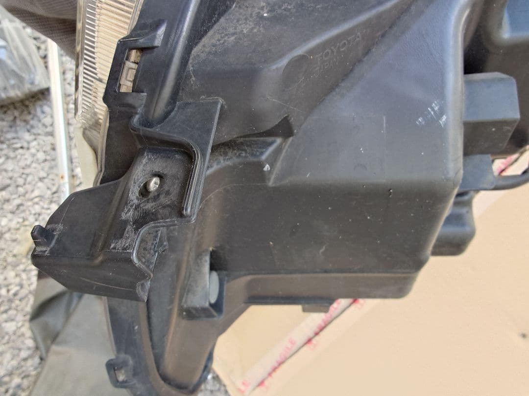 トヨタ純正　ZRR80W　ヴォクシー　後期　右LEDヘッドライト