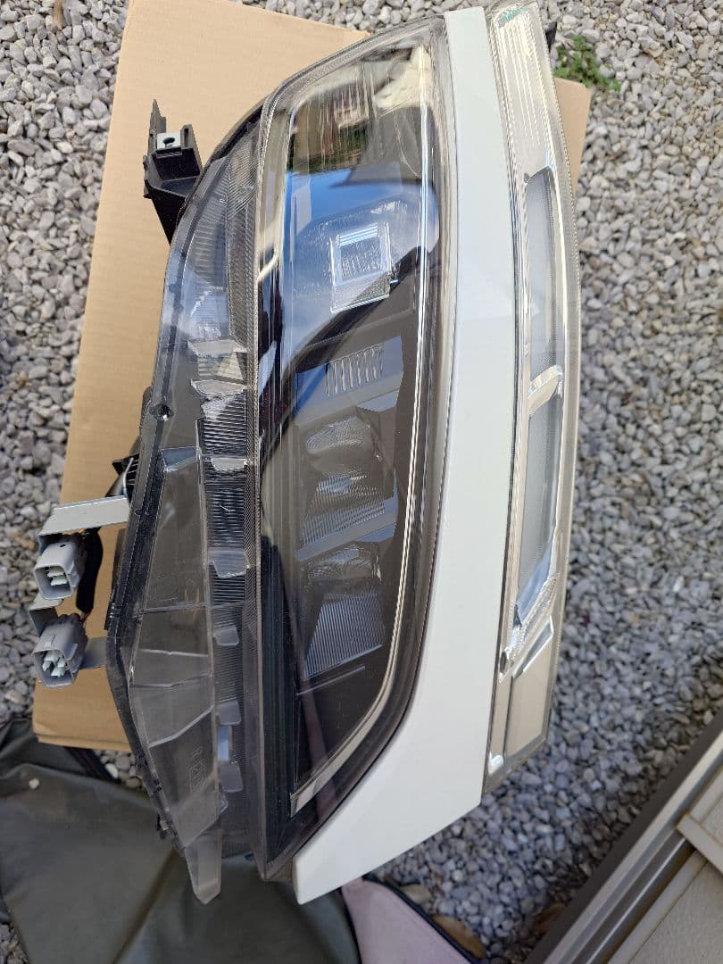 トヨタ純正　ZRR80W　ヴォクシー　後期　右LEDヘッドライト