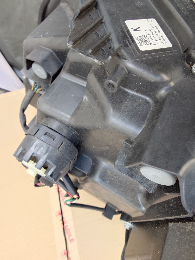 トヨタ純正　ZRR80W　ヴォクシー　後期　右LEDヘッドライト