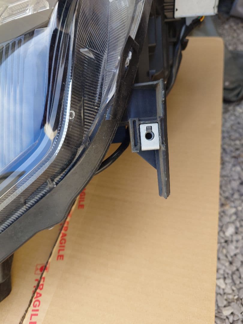 トヨタ純正　ZRR80W　ヴォクシー　後期　右LEDヘッドライト