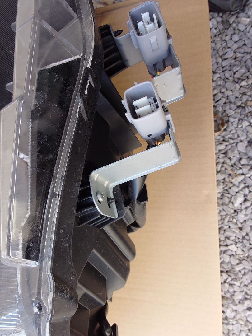 トヨタ純正　ZRR80W　ヴォクシー　後期　右LEDヘッドライト