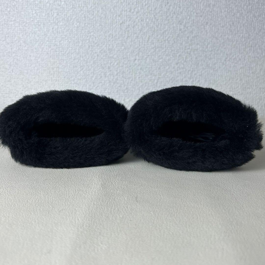 美品　UGG 手袋　ブラック シープスキン　エンブロイダーミトン　羊革　ファー