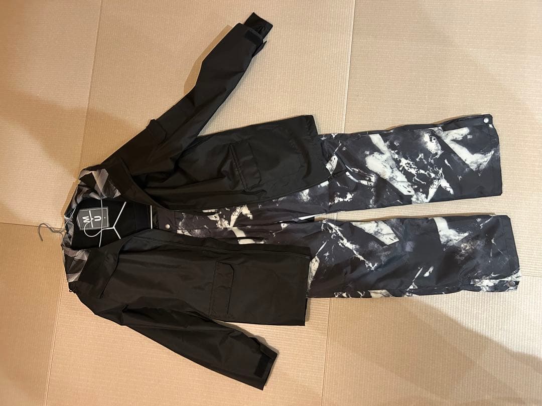 MTU 122 スノーボードウェア Sサイズ 黒/マーブル柄