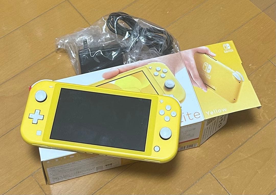 Nintendo Switch Lite イエロー　充電器、箱あり