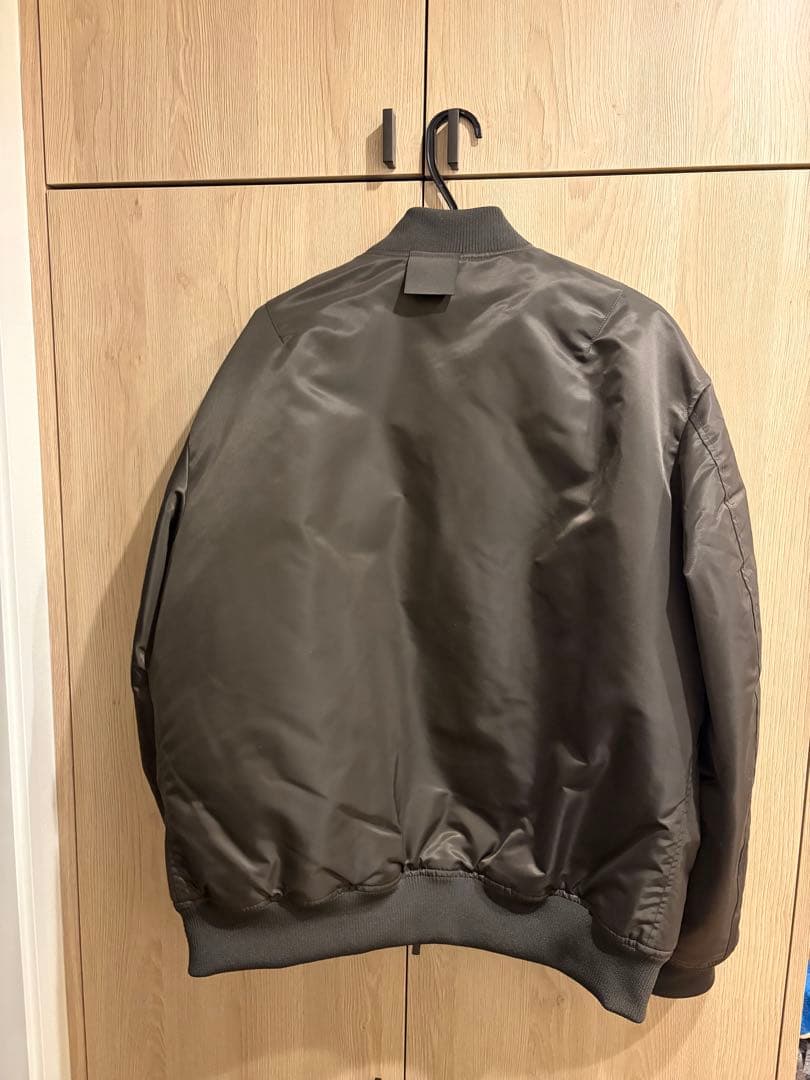 ユニクロ　ハイブリッドダウンオーバーサイズ　MA-1