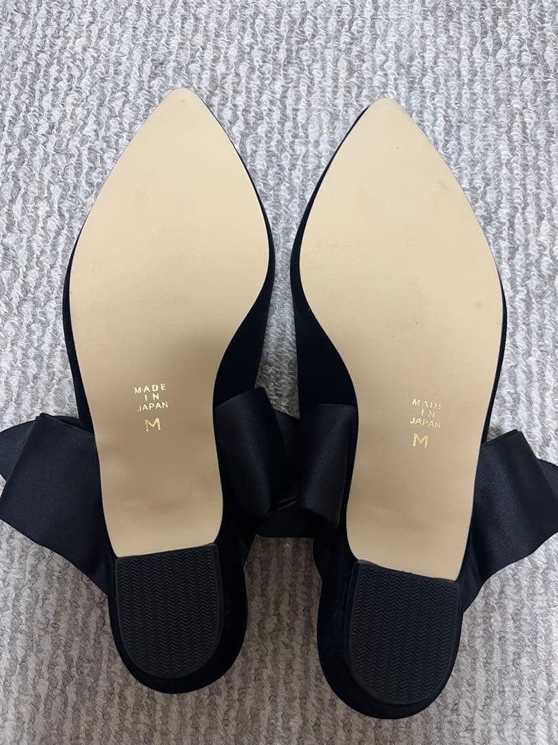 ⭐︎美品⭐︎ OHGA サテンリボン付き ベロアミュール ブラック　Mサイズ