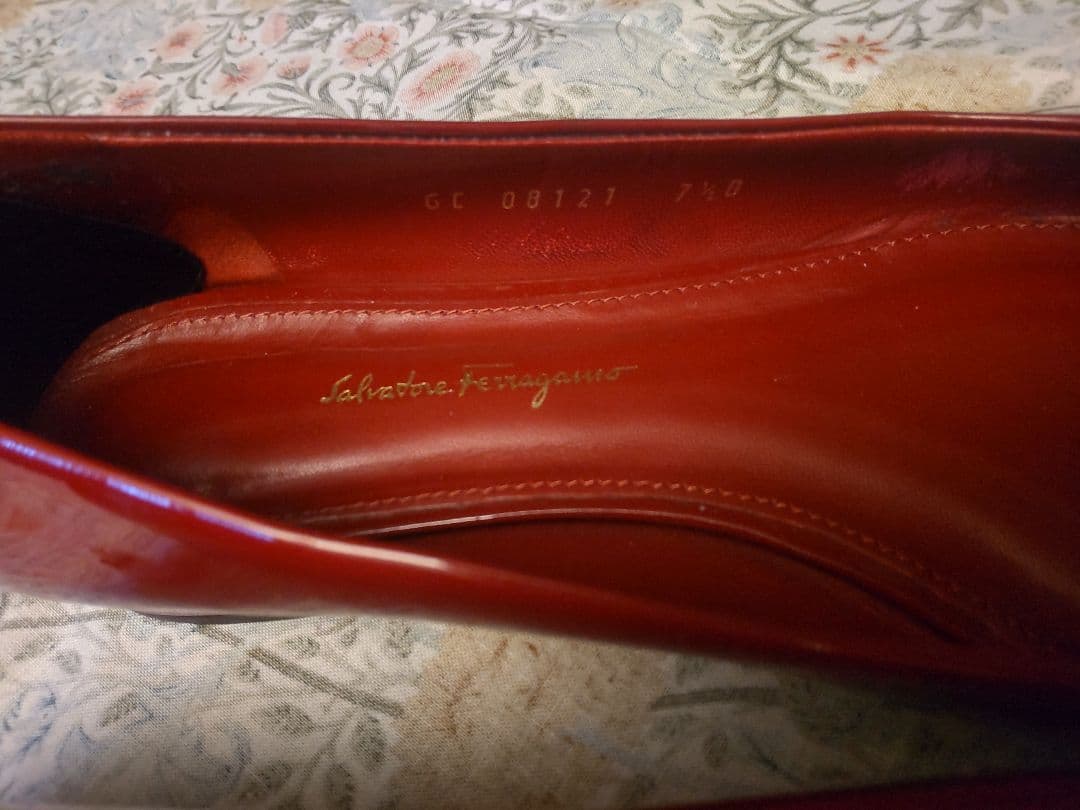 フェラガモ ポインテッドトゥ フラットシューズ 25cm