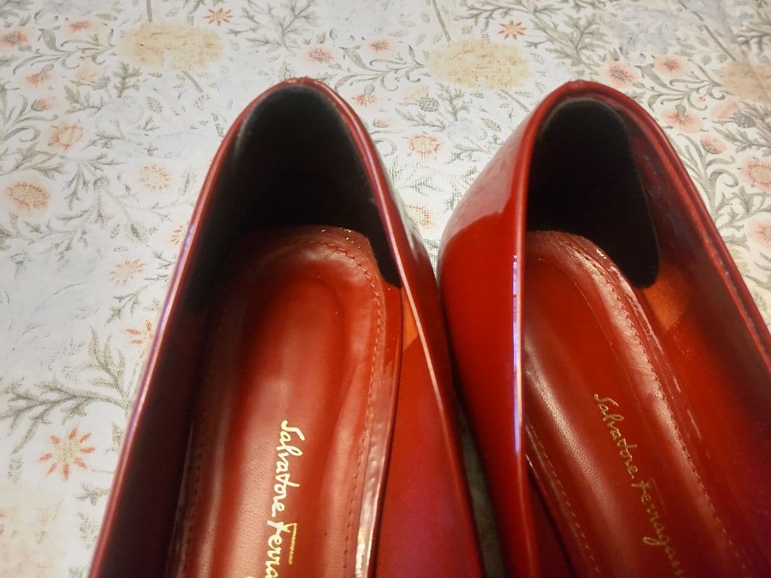 フェラガモ ポインテッドトゥ フラットシューズ 25cm