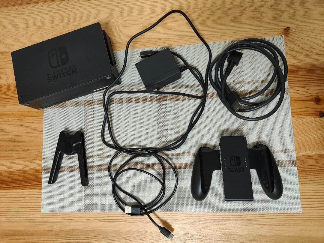 【超美品】Nintendo Switch 本体 青/赤