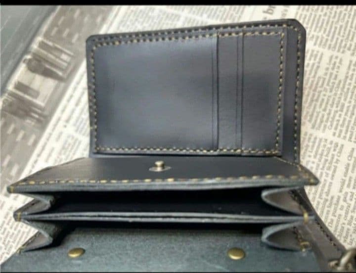 女神様➕️黒糸　今❣️売れてる折財布‼️ 黒本革wallet 栃木レザー