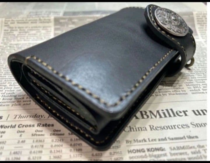 女神様➕️黒糸　今❣️売れてる折財布‼️ 黒本革wallet 栃木レザー