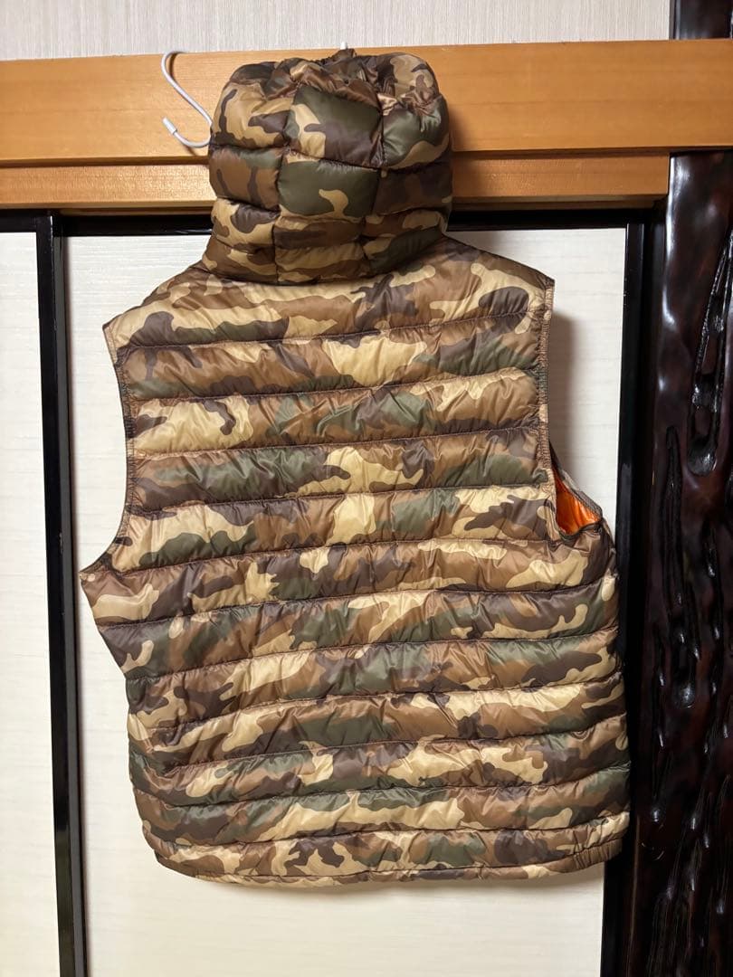 MONCLER 迷彩柄 ダウンベスト フード付き