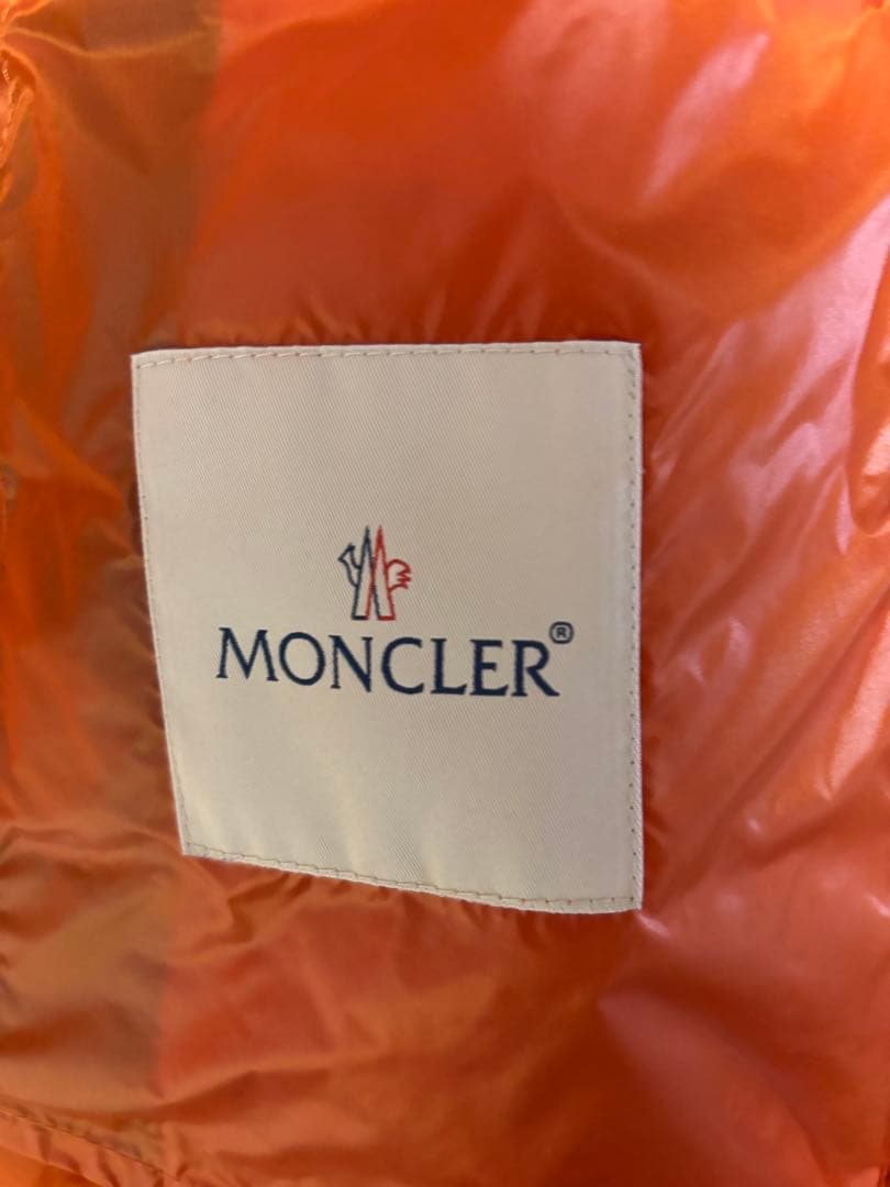 MONCLER 迷彩柄 ダウンベスト フード付き