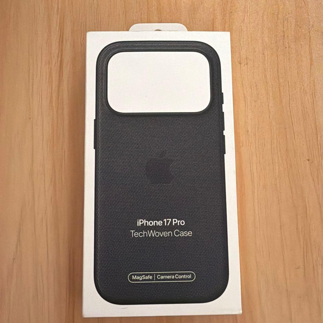 純正品　iPhone17pro テックウーブンケース　ブラック