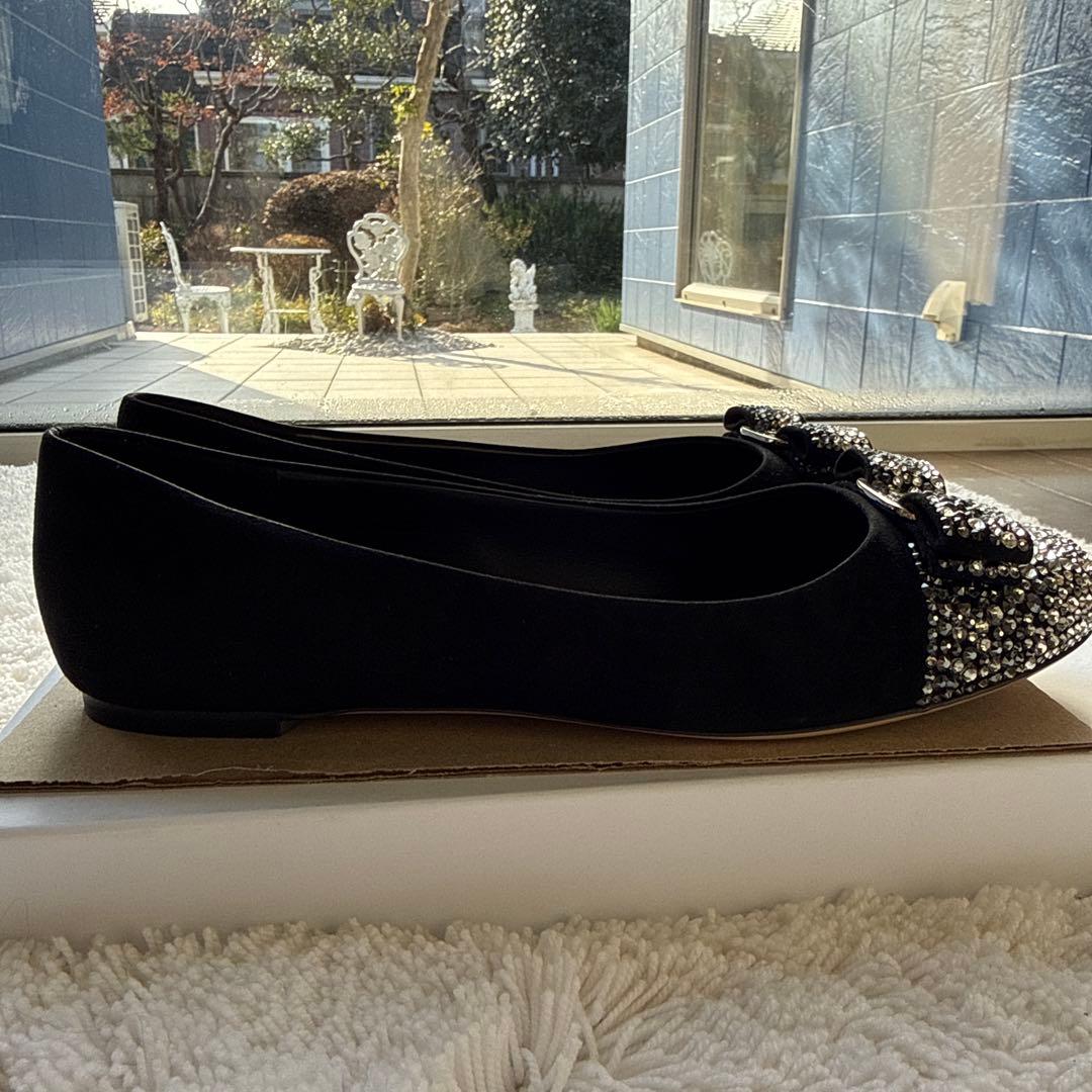 美品フェラガモVARINA ヴァラ リボンラインストーン　バレエシューズ　8.5