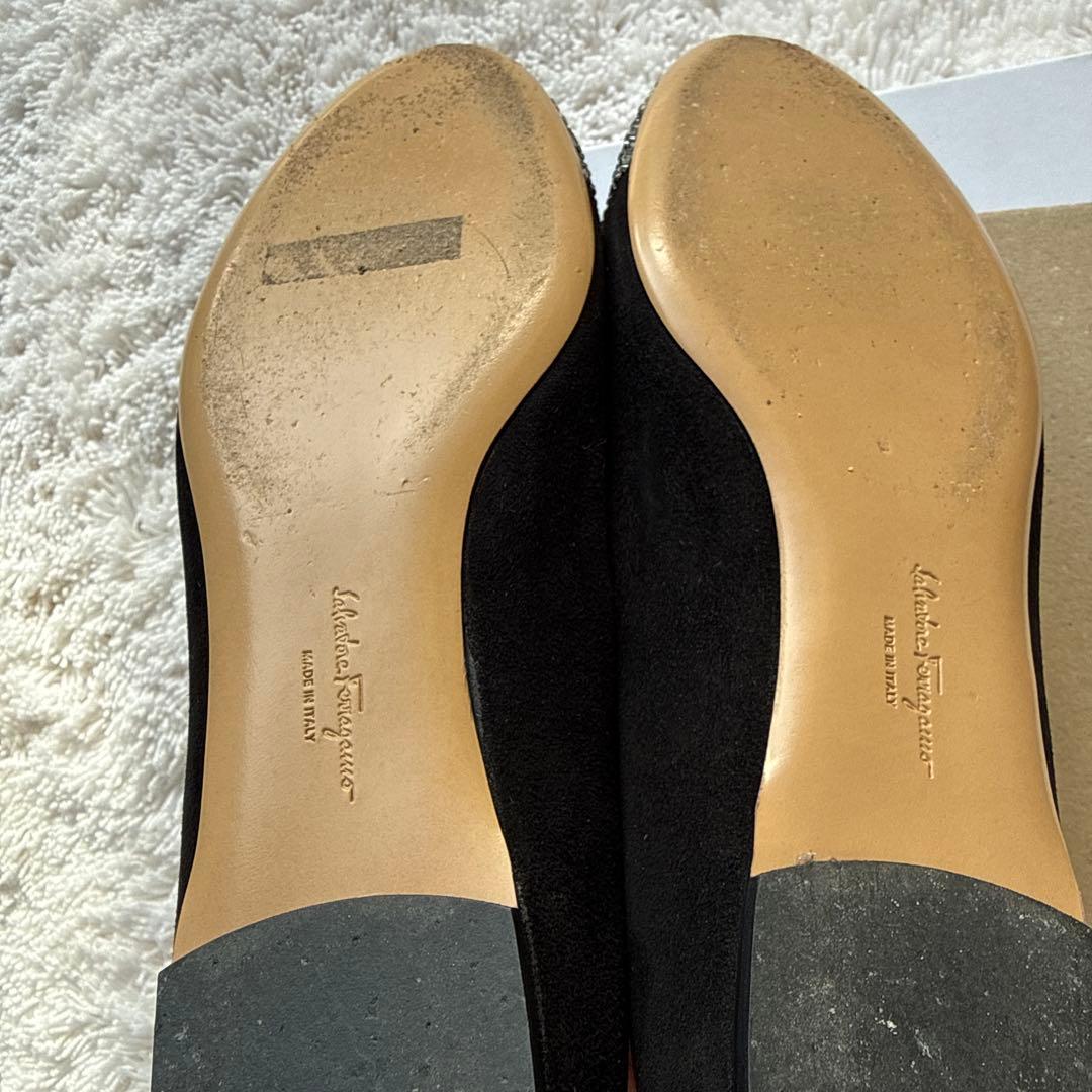 美品フェラガモVARINA ヴァラ リボンラインストーン　バレエシューズ　8.5