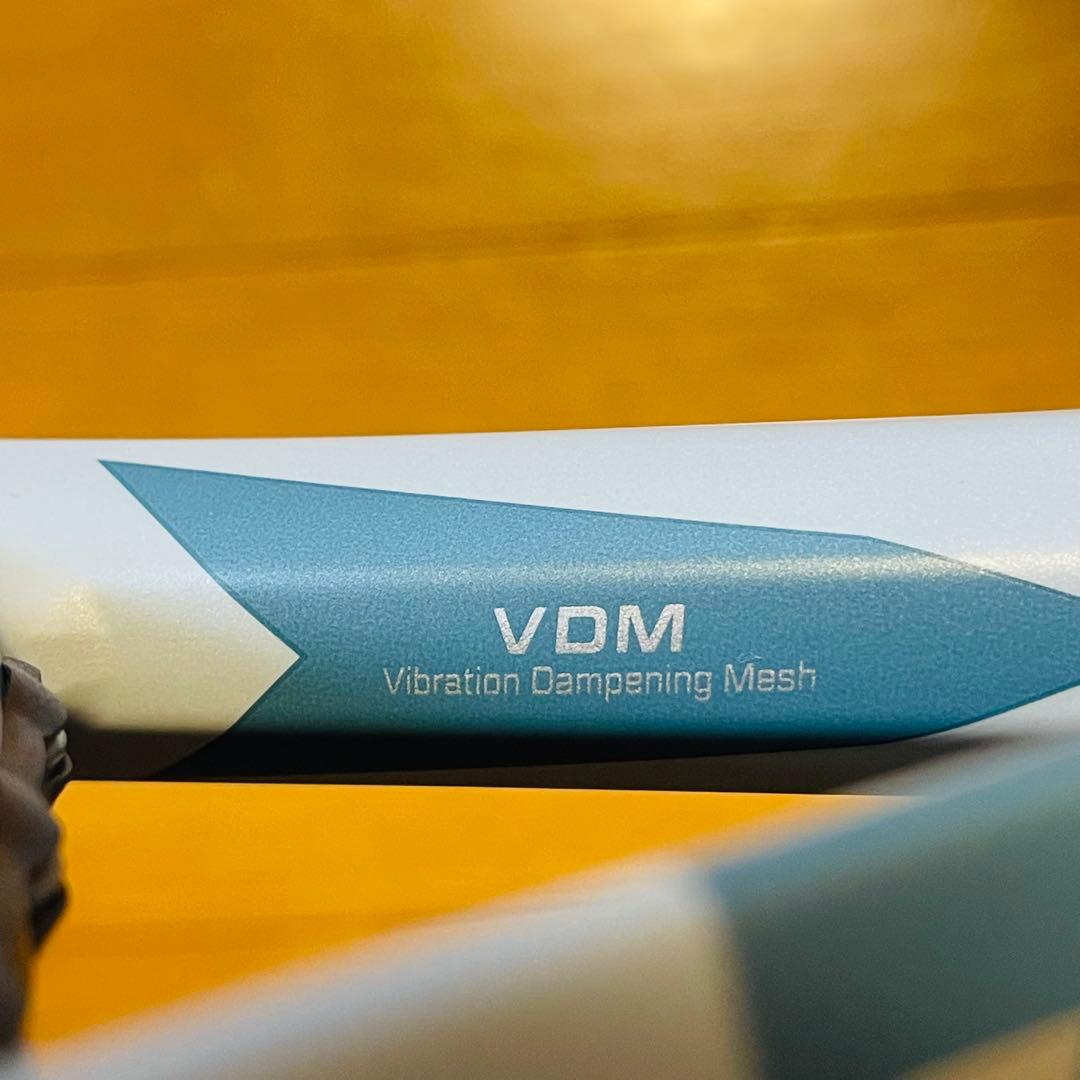 【極美品】YONEXヨネックス ASTREL100 アストレル 2023年モデル