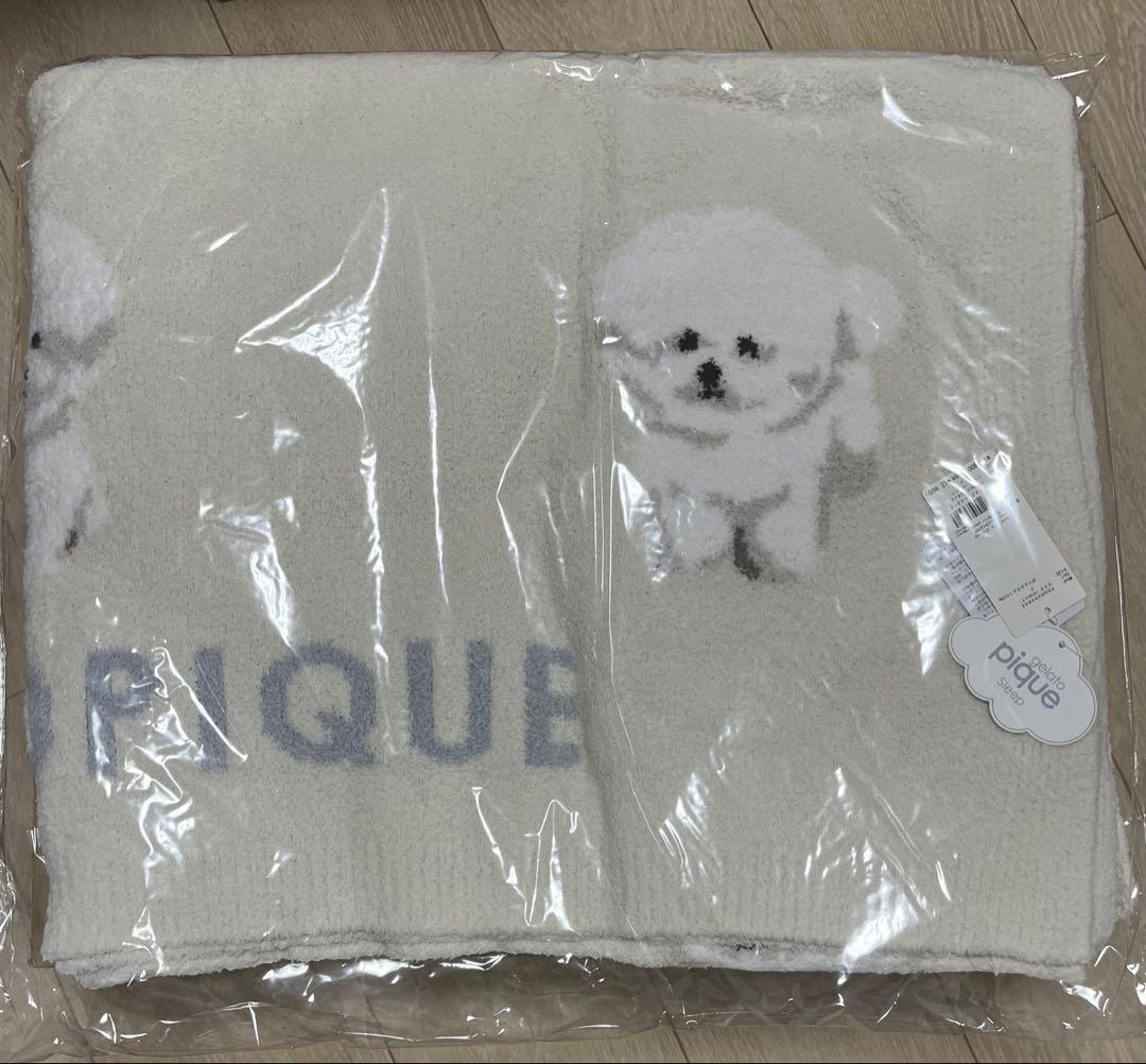 ジェラートピケ　モチーフジャガードマルチカバー　　オフホワイトビションフリーゼ