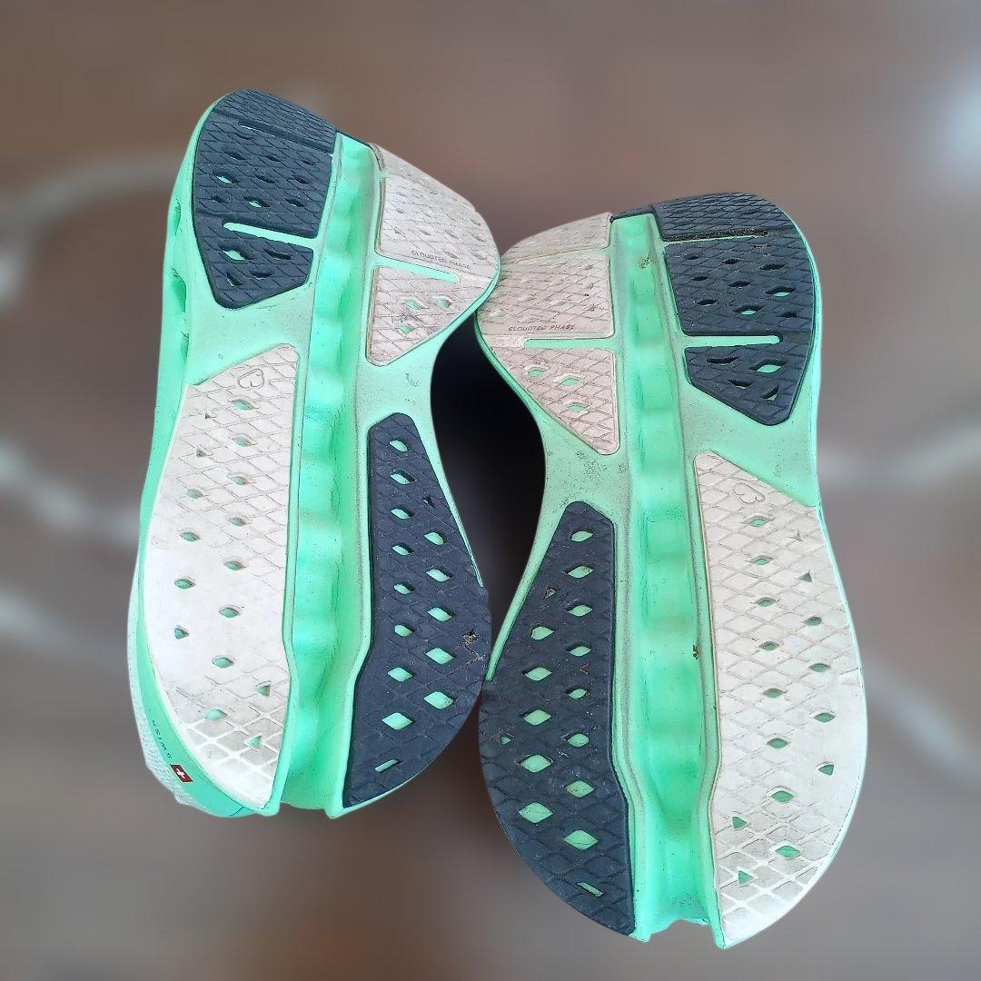 On Cloudサーファーマックス ホワイト/ミントグリーン