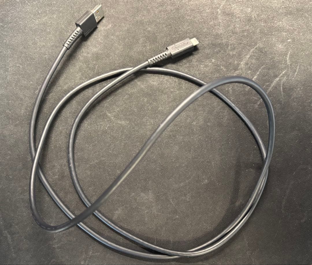 値下げ中！　Nintendo Switch 本体とプロコントローラー