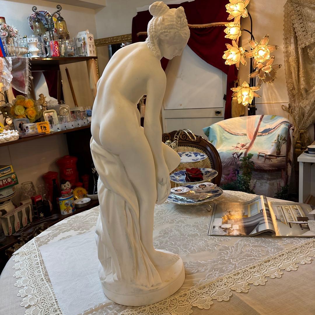 ビーナス湯浴みの像