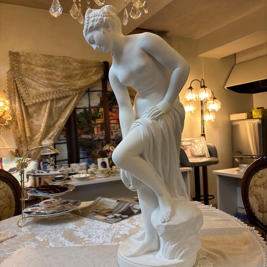 ビーナス湯浴みの像