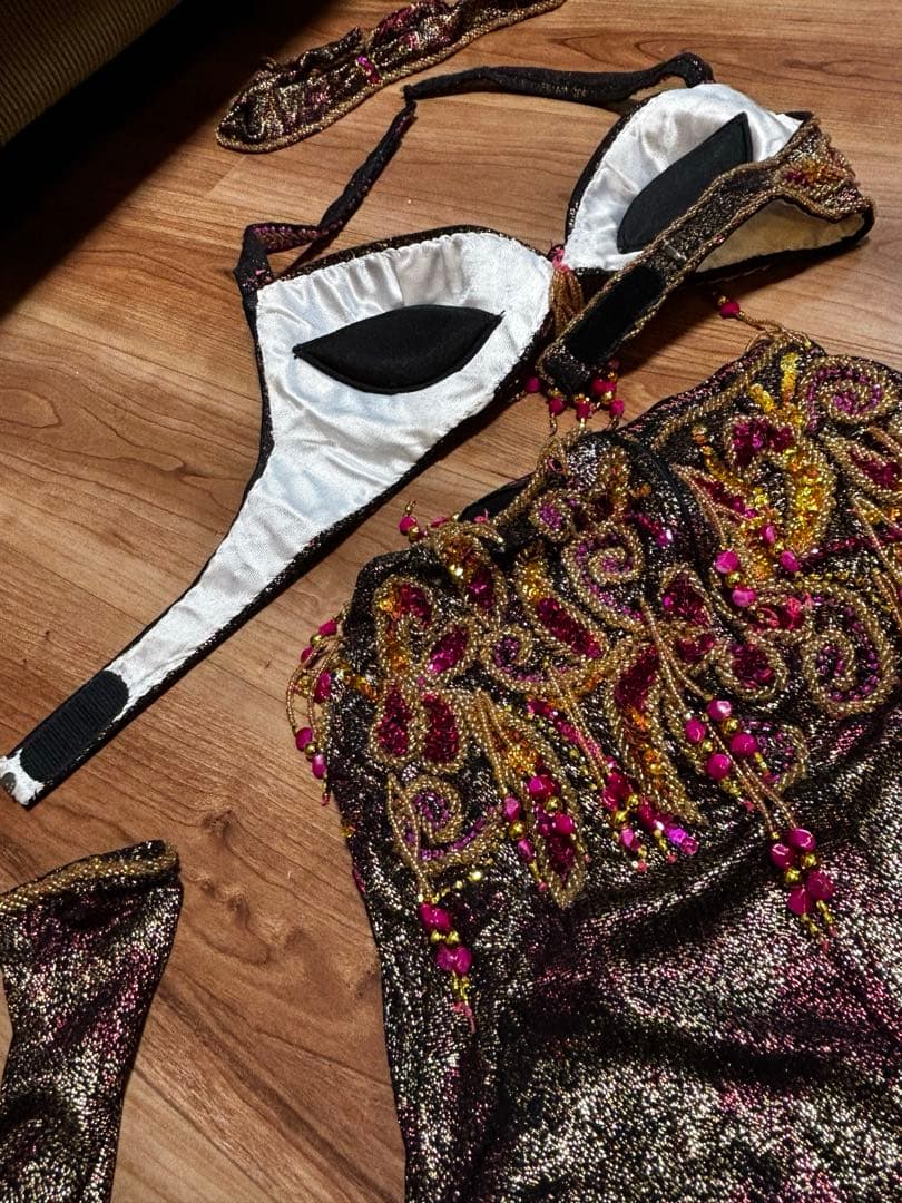 ベリーダンス衣装　黒✖️ゴールド✖️ピンク