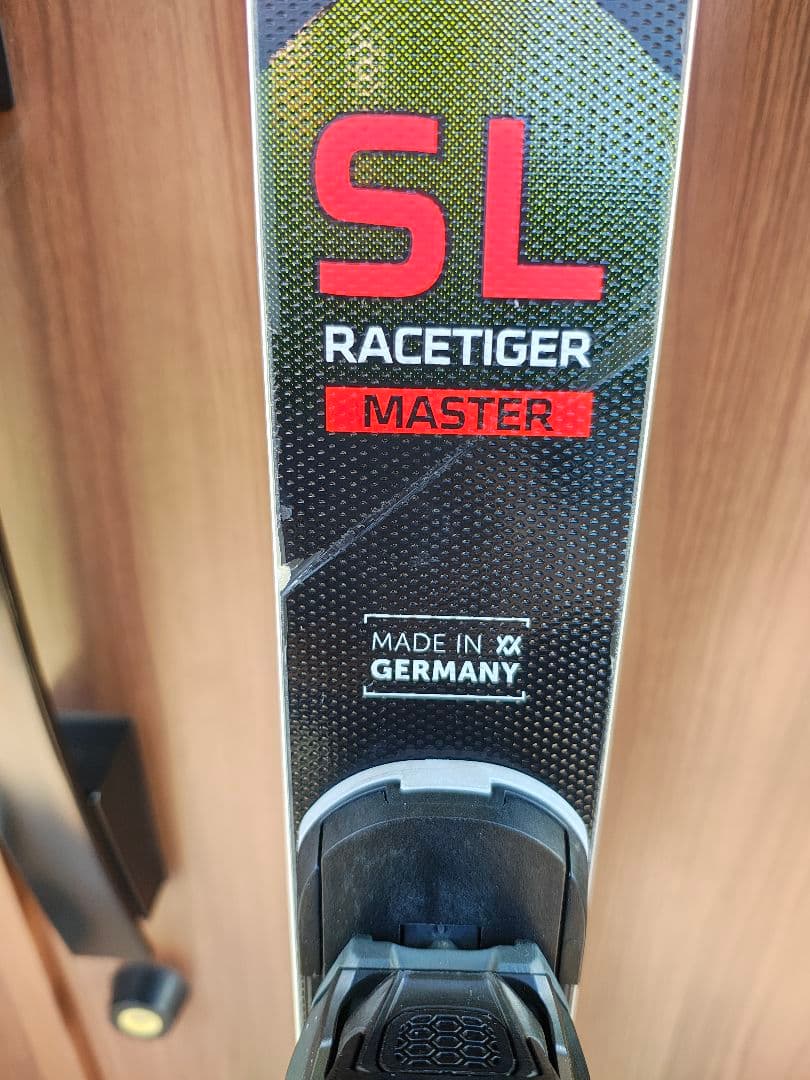 Völkl Racetiger SL Master(2023モデル)