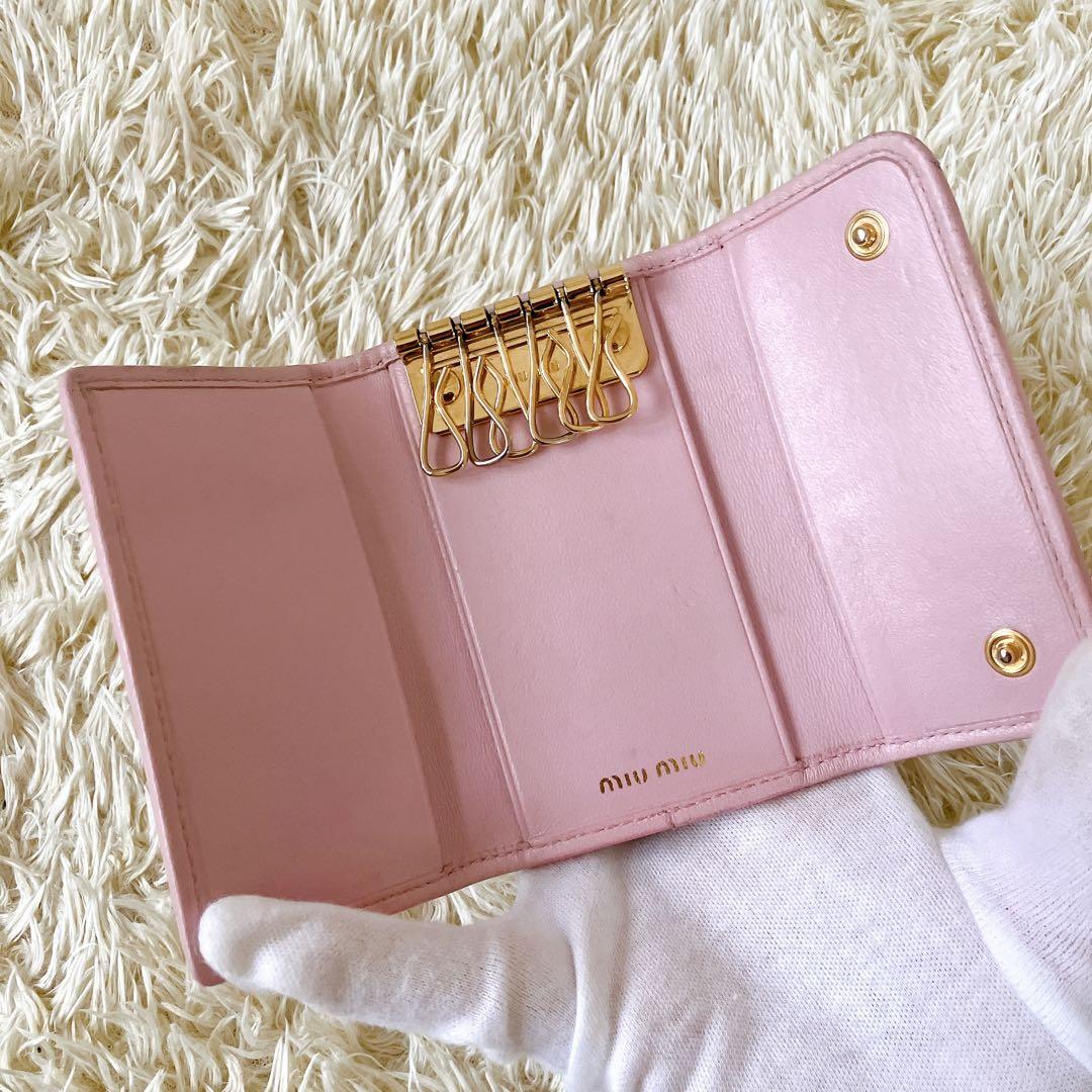 ギャランティ箱付✨ ミュウミュウ キーケース マテラッセ ピンク系 レザー ロゴ