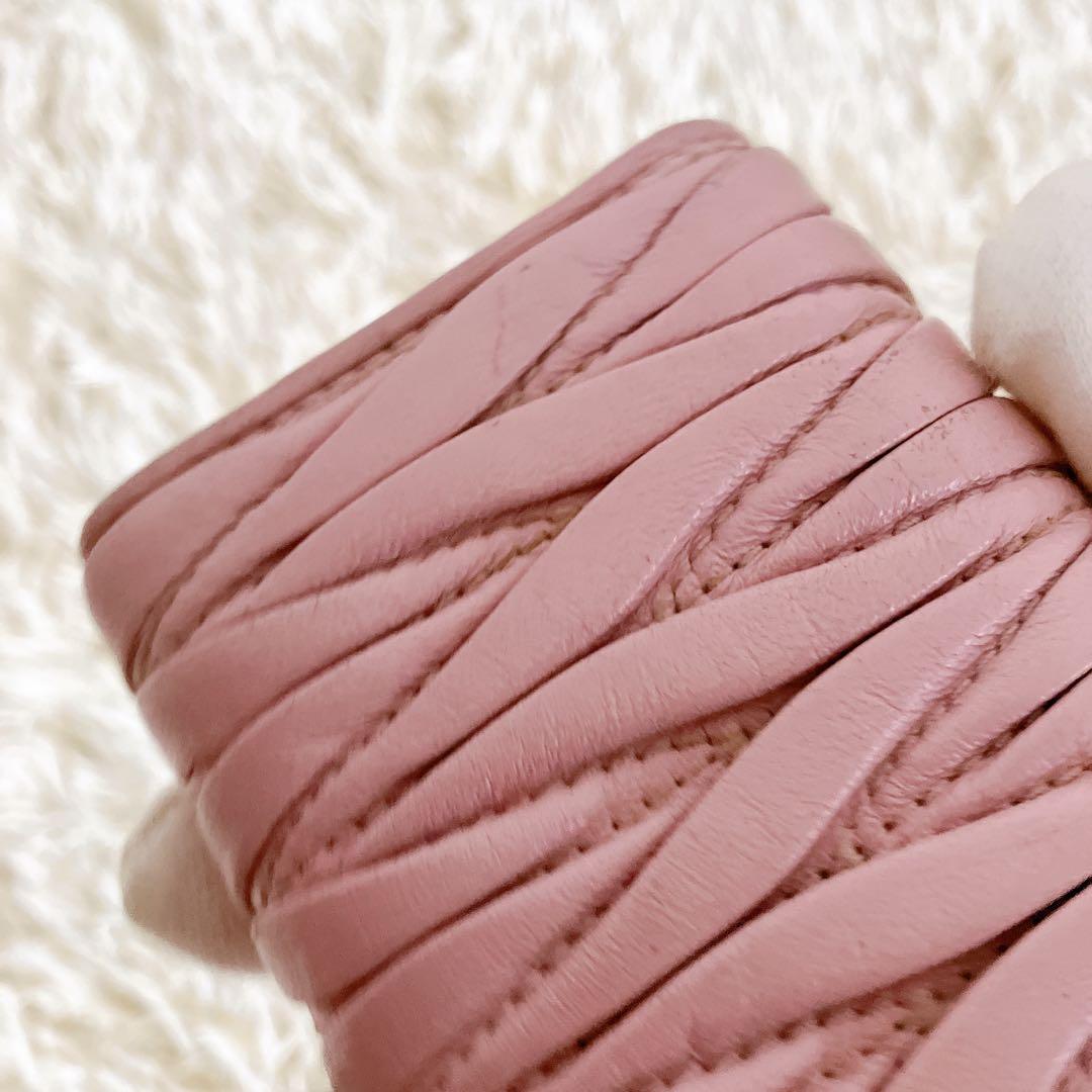 ギャランティ箱付✨ ミュウミュウ キーケース マテラッセ ピンク系 レザー ロゴ