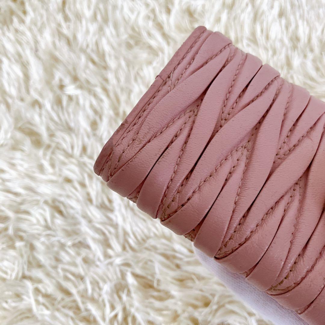 ギャランティ箱付✨ ミュウミュウ キーケース マテラッセ ピンク系 レザー ロゴ