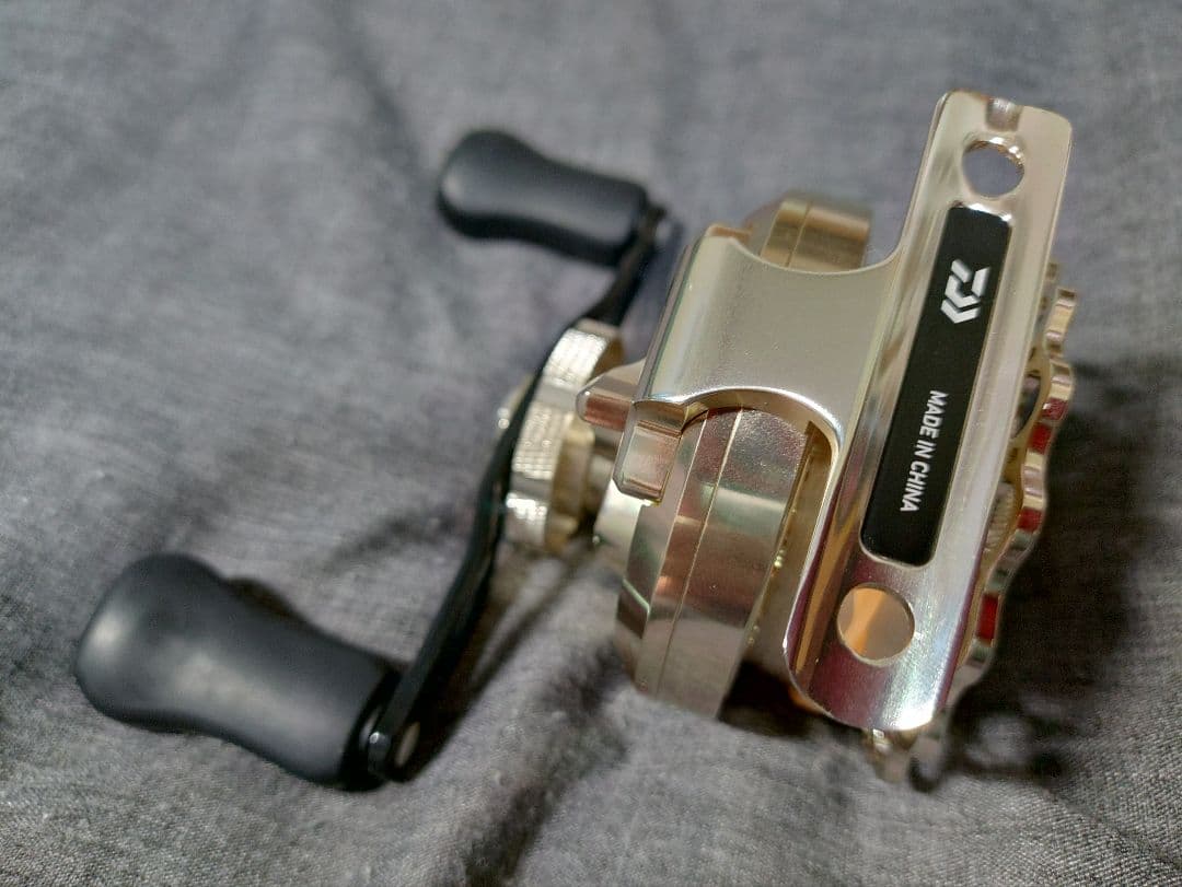 こうちゃんさん専用！ 新品、未使用 ダイワ イカダリール 25BJイカダ65L