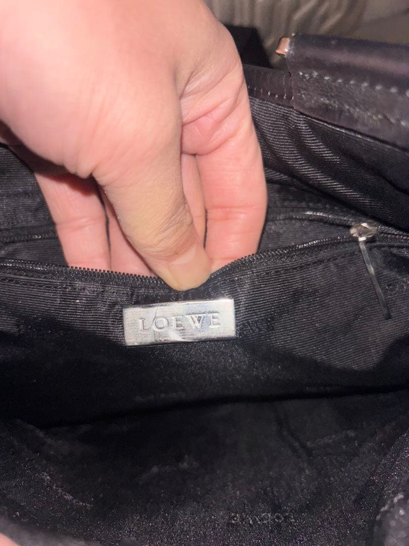 LOEWE ロエべ黒 レザー ショルダーバッグ エンボスロゴ 美品