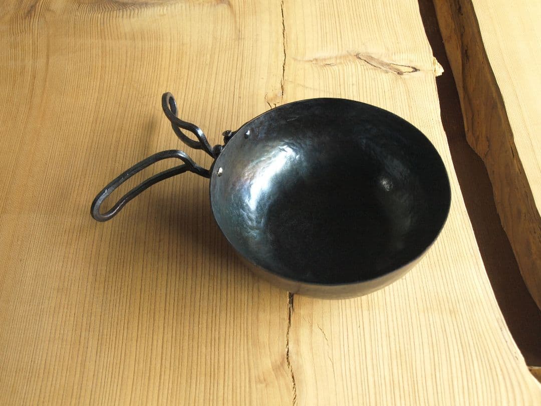 鍛造ラウンドカップ１６０折り畳み式五徳セット版　ソロキャンプ焚き火キャンプギア