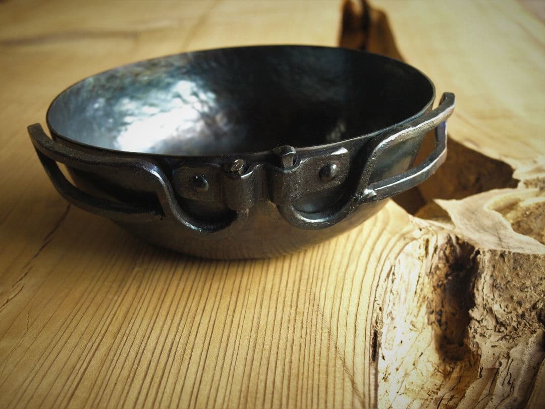 鍛造ラウンドカップ１６０折り畳み式五徳セット版　ソロキャンプ焚き火キャンプギア