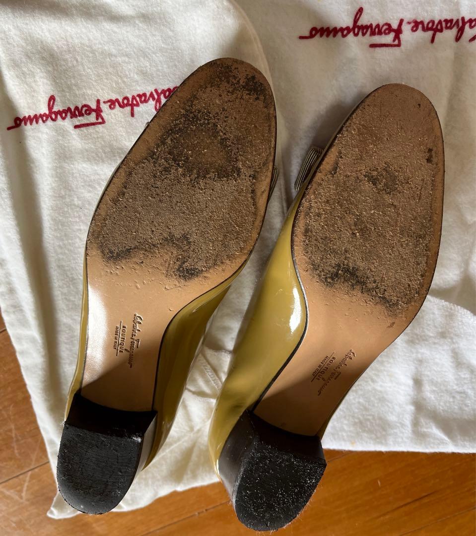 【フェラガモ】VARA 23.5cm 若草色