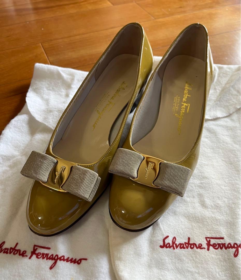 【フェラガモ】VARA 23.5cm 若草色