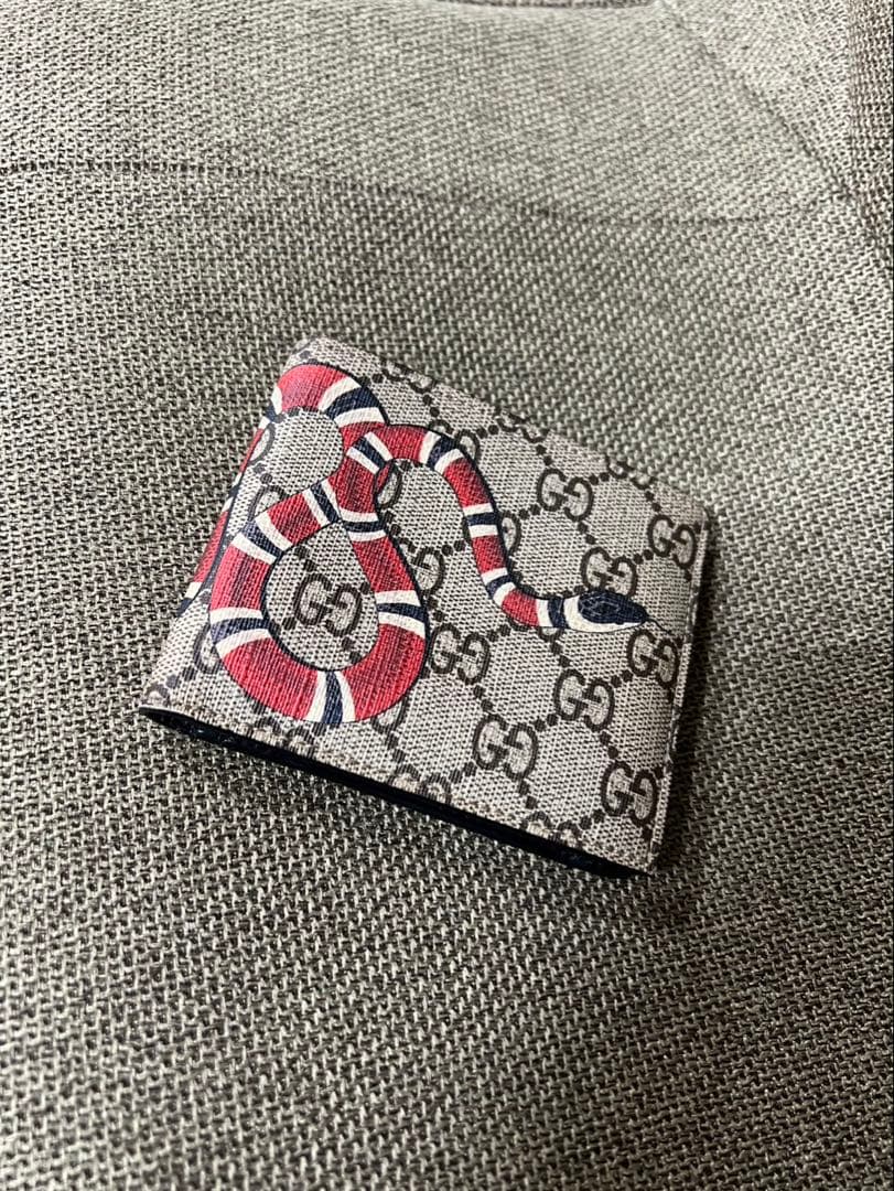 Gucci 二つ折り財布 GGパターン 蛇