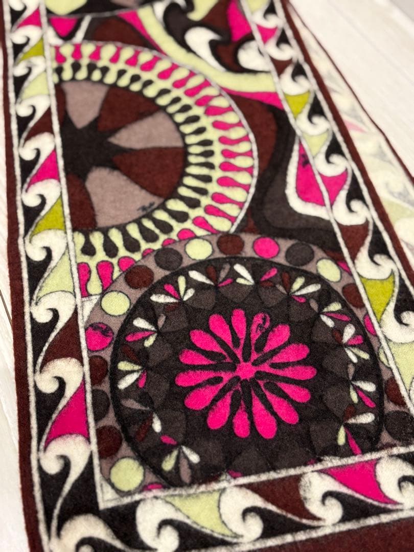 エミリオプッチ 美品 カシミヤ100% 幾何学模様のマフラー