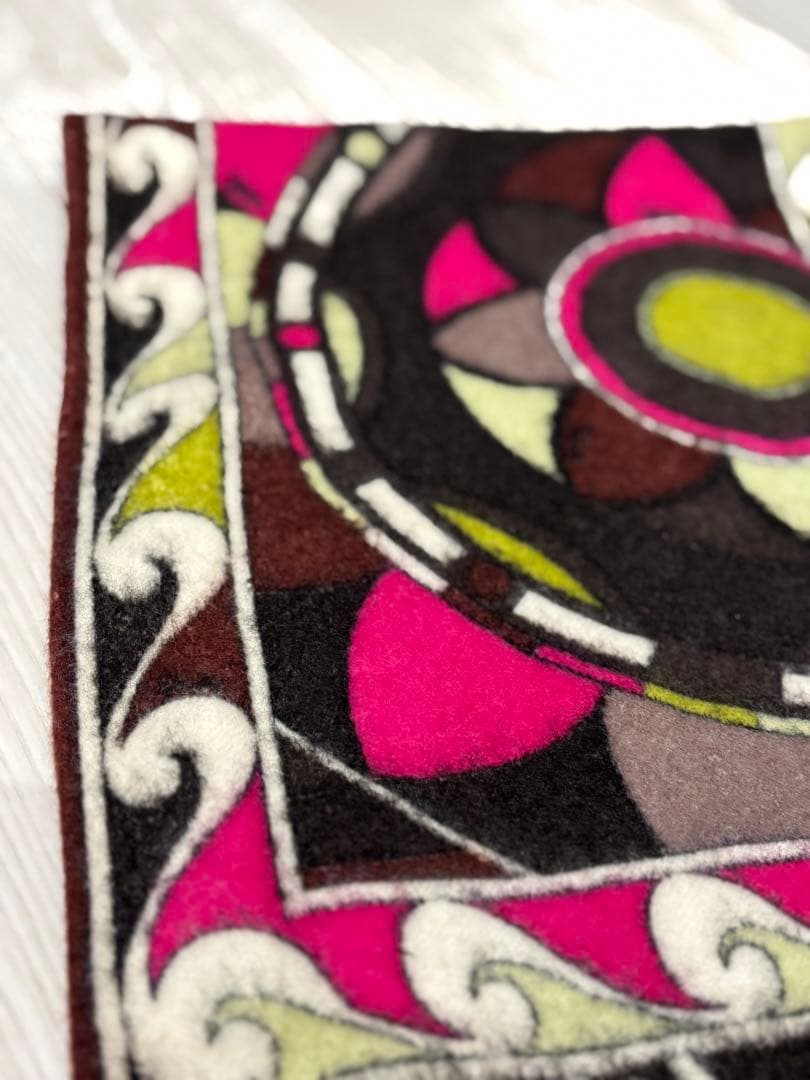 エミリオプッチ 美品 カシミヤ100% 幾何学模様のマフラー