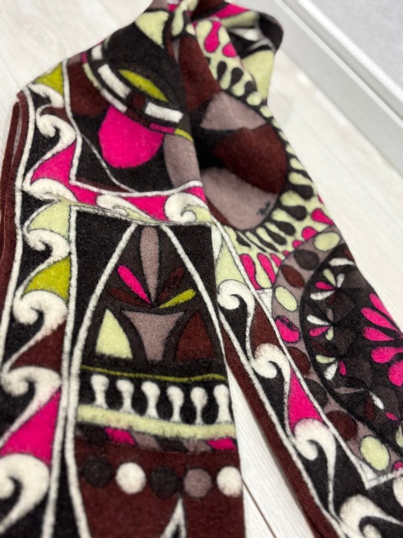 エミリオプッチ 美品 カシミヤ100% 幾何学模様のマフラー