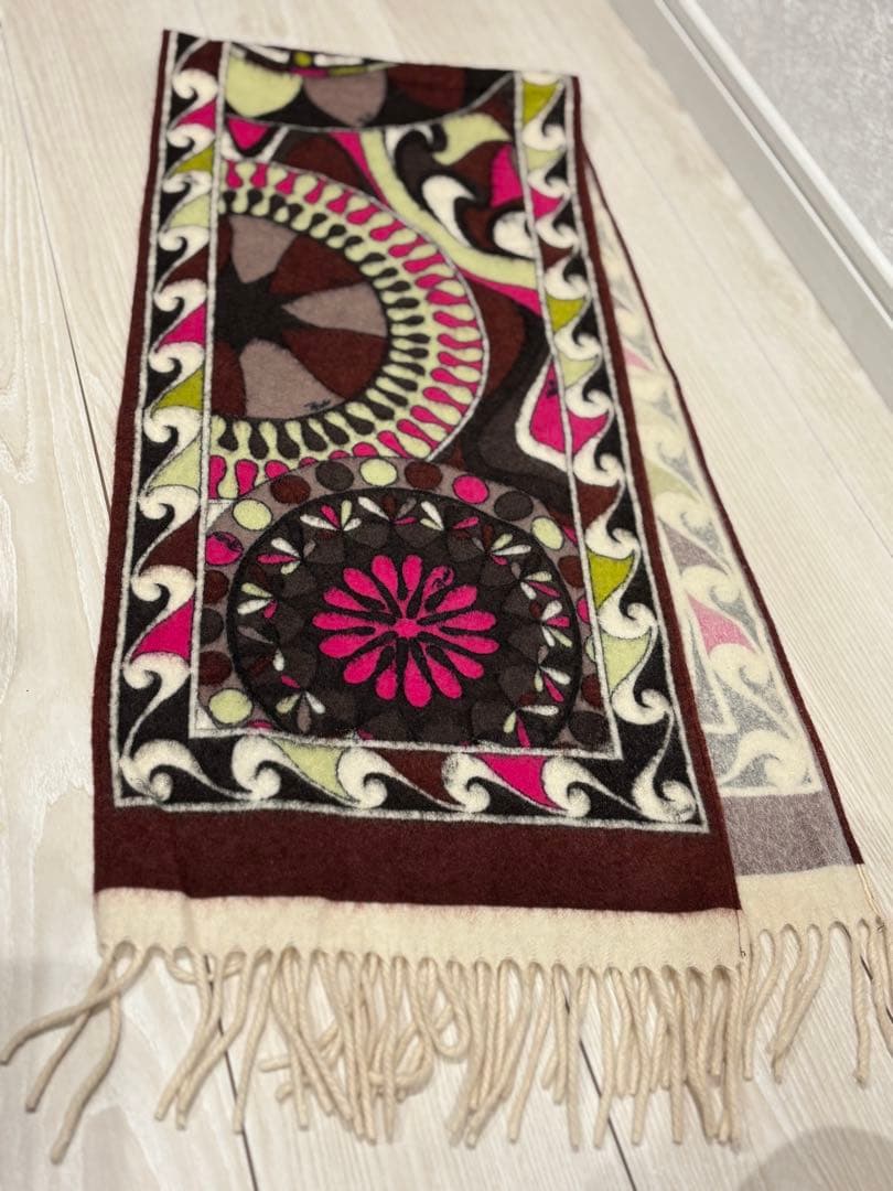 エミリオプッチ 美品 カシミヤ100% 幾何学模様のマフラー