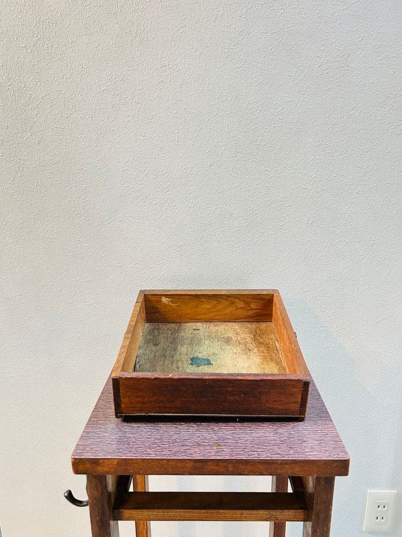 【ヴィンテージ感漂う】木製サイドテーブル｜引き出し付き｜USA風インテリア