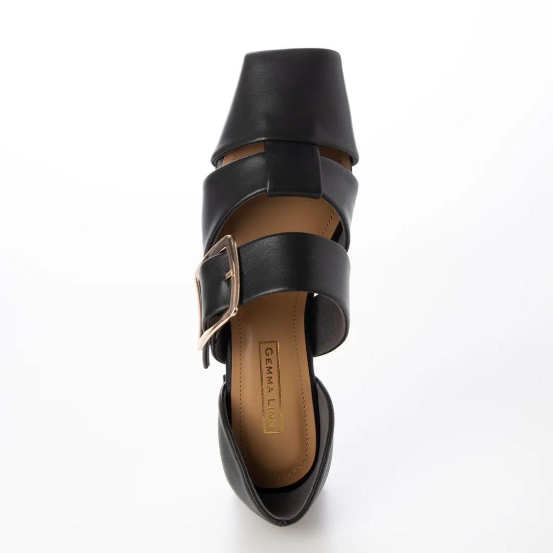 バックル付きブラックパンプス